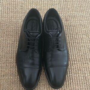 Like new, worn 1 time Black size 9 1/2 Ecco dress shoes.